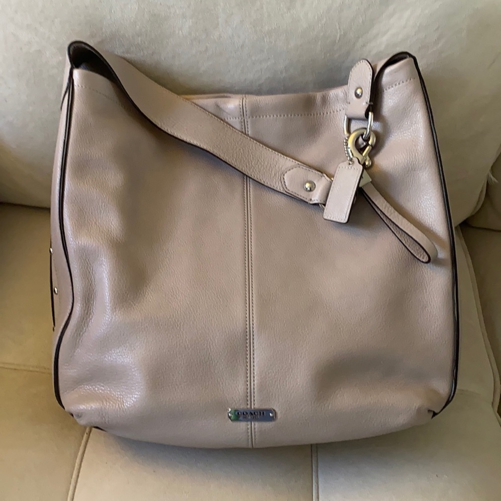 Coach shoulder bag, Preowned, in great condition.